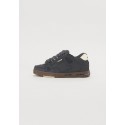GLOBE sabre lead/gum split sneaker unisex